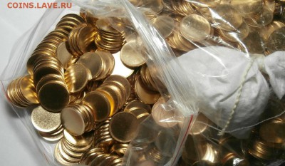 ЗАГОТОВКИ ДЛЯ МОНЕТ за 20  Lv - PB297851.JPG