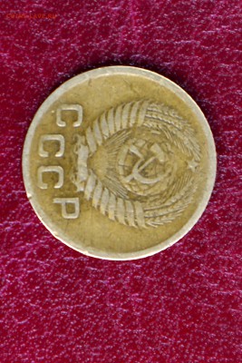 Монета 1 к.  1957  слева 8 лент. - MIR_6252.JPG