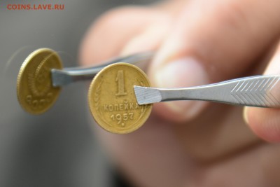 Монета 1 к.  1957  слева 8 лент. - MIR_6260.JPG