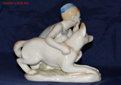 Статуэтка фарфор юный пограничник с овчаркой до 18,03,2016 г - DSC05985.JPG