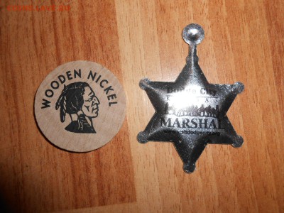 США, Канзас, Додж-сити, сувенирная звезда маршала и монета - DSCN4445.JPG
