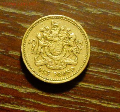 АНГЛИЯ - 1ф 1983 герб почти по курсу до 15.04, 22.00 - Англия 1ф 1983