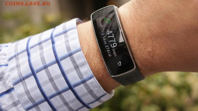 КК - samsung-galaxy-gear-fit-product-photos-add11