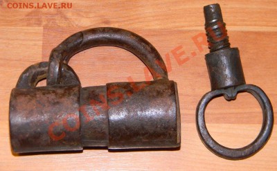 Старый кованный замок - д.з. 020