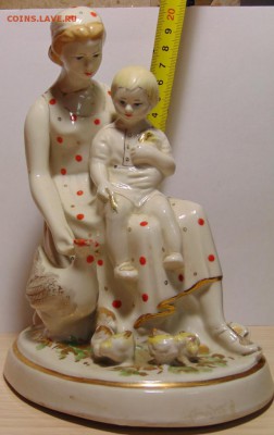 Мама с ребенком,кормящие кур. УФ Чудово оценка - DSC03759.JPG