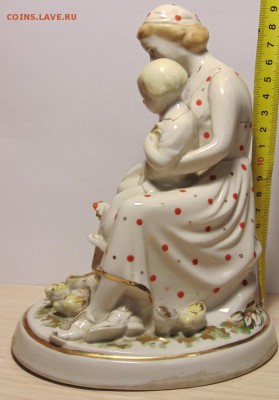 Мама с ребенком,кормящие кур. УФ Чудово оценка - DSC03763.JPG