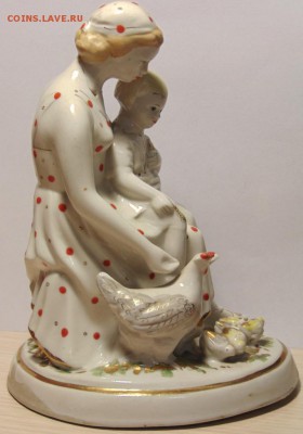 Мама с ребенком,кормящие кур. УФ Чудово оценка - DSC03765.JPG