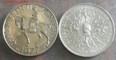 Англия. Елизавета 2.Кроновых размер. 1977, 1980. 2 монеты. - 20160422_183334-1