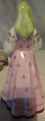 Фарфоровая фигурка "Девочка плетет венок"(Гжель) - DSC01666.JPG