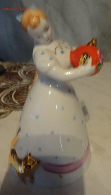 Фарфоровая фигурка "Девушка с чайником" - Дулёво. - DSC01667.JPG