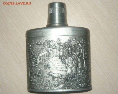 Фляжка олово 95%. фирмы "SKS ZINN". Германия охотник С рубля - 473.JPG