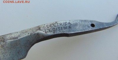 Лезвие от опасной бритвы и 5 значков - image