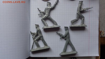 Солдатики : моряки ,самолеты,пулеметчики...олово 10 шт 8.6 - DSC00785.JPG