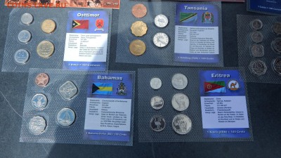 2 лота иностранных наборов монет - DSCN4376