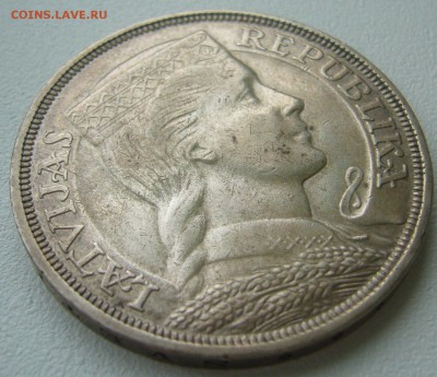 5 лат 1929 г. на оценку и еще одна монета - P1340972.JPG