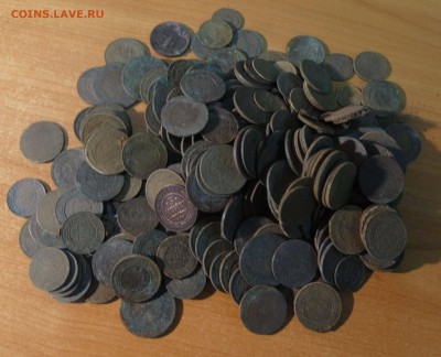 Около двухсот монет империи найденных под одним замечательным деревом. - мон