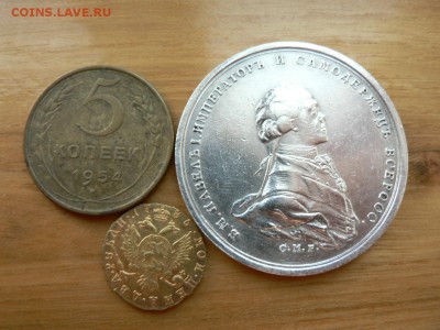 2 рубля 1786 г и жетон (или медаль) Павла 1 - P1400497.JPG
