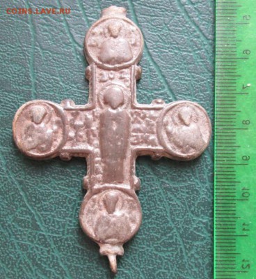 Одна часть креста энколпиона окон. 05.08.2016 г. 22-00 МСК. - 1