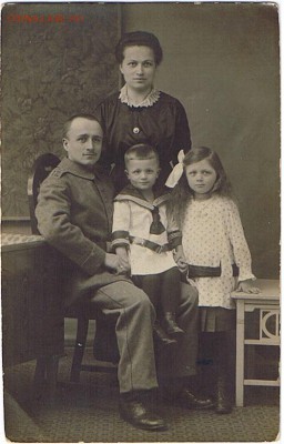 Старинная фотооткрытка "Солдат с семьей" - Немецкий солдат с семьей 1