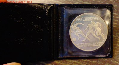 ВЕНГРИЯ -ЧМ по ФУТБОЛУ в Испании три футболиста 2.10, 22.00 - Венгрия 500ф ЧМ по футболу 82 ТРИ футболиста книжечка_1