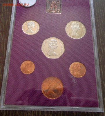 АНГЛИЯ - оф. жесткий годовой набор 1980 г. до 11.10, 22.00 - Англия набор 1980 коробка пластик лиловый фон_2