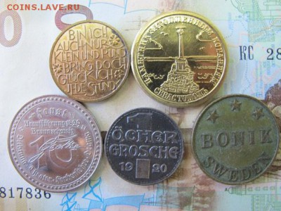 7 иностранных жетонов разных времен - IMG_3878.JPG