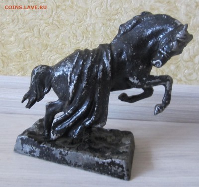 статуэтка лошадь с потником(высота 16,5 см) - IMG_5086.JPG