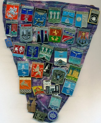 Значки гербы  33 шт по 10 руб. за шт. оптом до 15.11 - Значки 3