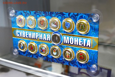 Монеты и банкноты, Новинка Трамп доллар - 2 Витринный планшет синий 1 (золото)