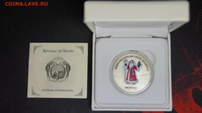 НАУРА 10$ МОНЕТА К НОВОМУ ГОДУ ДЕД МОРОЗ В 3D короп+сертиф - 3.JPG