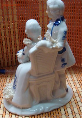 статуэтка ПАРА ЧИТАЕТ - DSC03432.JPG