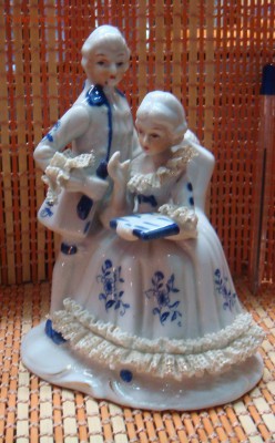 статуэтка ПАРА ЧИТАЕТ - DSC03429.JPG