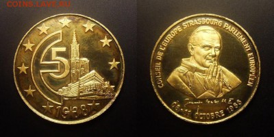МОНЕТЫ МИРА 11-16 - ЖЕТОН - 5 экю (1988) «Иоанн Павел II; Здание»