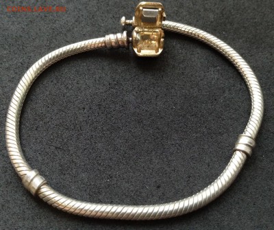 Серебряный браслет с золотой застежкой Pandora - image