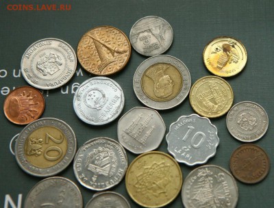Лот иностранных монет 18 шт до 02,02 в 22-40 - ин