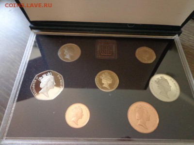 АНГЛИЯ - оф. жесткий набор 1985 г. книжечка до 3.02, 22.00 - Англия набор 1985 темно-зеленая коробка_2