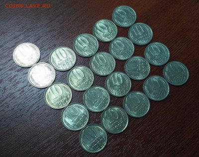 21 монета 10 копеек 1982 года штемпельные до 22:00 12.03 - 21 монета 10 копеек 1982 года 2