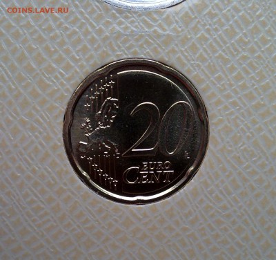 Ватикан 20 евроцент 2017 Личный герб Папы Франциска 13.04 22 - Ватикан 20 центов 2017-3