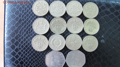 Горстка английских фунтов (12 по 1 ф., 2 по 0.5 ф.) - IMG_5434.JPG