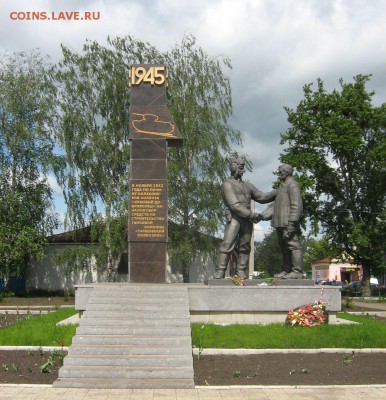 делает - прямо сейчас !!! - Момумент Танкист и колхозник 2008 03.JPG