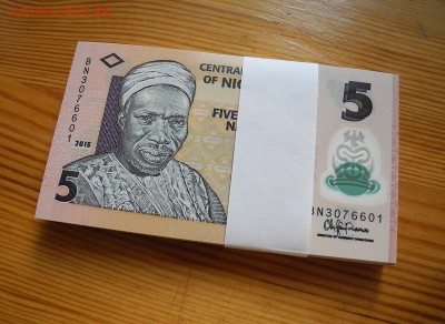 Нигерия 5 найра 2015 год.  UNC. пачка, 100 штук. - Нигерия 5