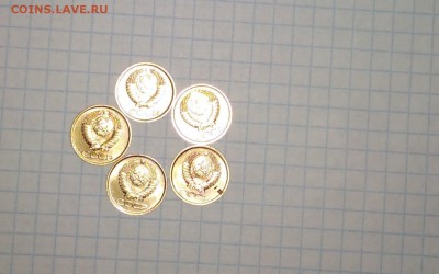 Доброго времени суток.у меня есть 10 копеек разные 1976г.1987г. 1988г.1989 г хотел бы узнать цену? и 1 коп 1988г? пока оцените пожалуйста эти монеты. есть разные. и разные браки - DaLmV-7xRxI