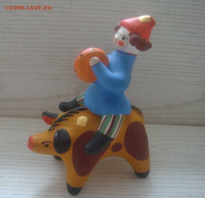 Дымковская игрушка "Скоморох с бубном на поросёнке" - DSC07436.JPG