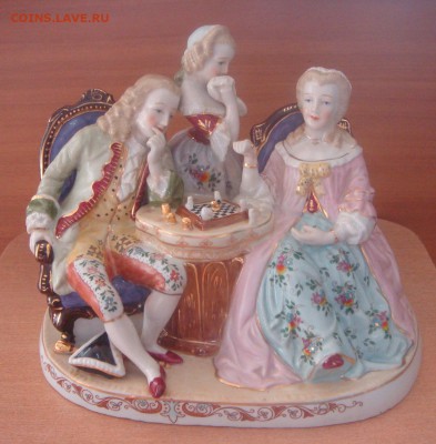 Статуетка фарфор"Дама с кавалером,игра в шахматы" - DSC07547.JPG