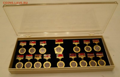 Комплект значков гербы республик СССР в родном футляре - SAM_6496.JPG