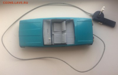 Игрушка ссср Волга с ручным приводом - 31307063-25F4-4563-BEC0-EBFF958A568A