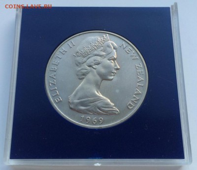 Крона Шайба Новая Зеландия 1$ доллар 1969 Путешествие Кука - krona_shajba_novaja_zelandija_1_dollar_1969_200_let_puteshestviju_kapitana_kuka_pamjatnaja_korobka (1)