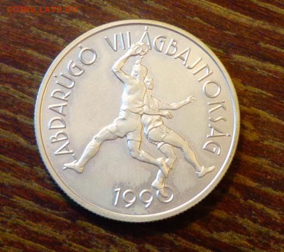 ВЕНГРИЯ - ЧМ по ФУТБОЛУ в Италии вратарь до 19.12, 22.00 - Венгрия ЧМ по футболу 90 вратарь с мячом над головой_1