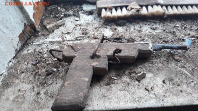 Поиск монет в заброшенных домах - YqfsIz1zLQQ