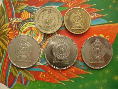 Шри-Ланка 5шт: 2р х3шт, 5рупий 50л ООН, 5р 2009 30.12 22.10 - DSCN8215.JPG